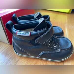 Miki House black leather shoes